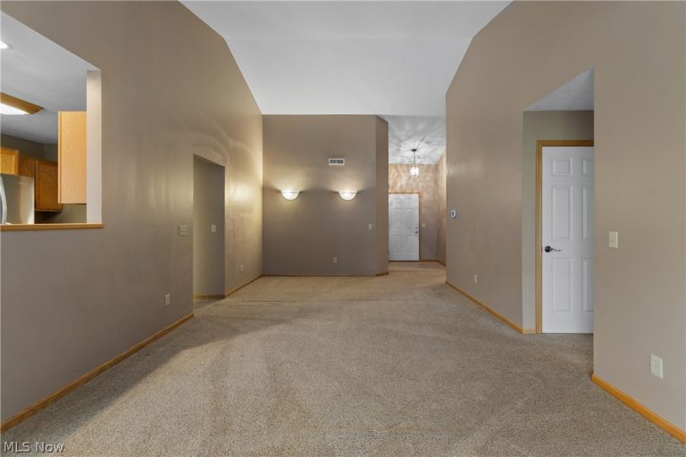 3068 Somerset Drive, Akron, OH - Photo 6