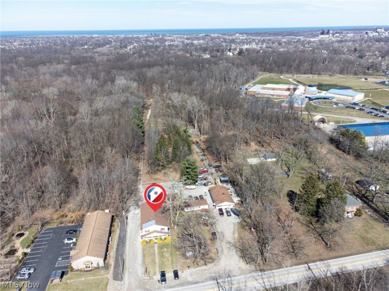 380 Ridge Road, Lorain, OH - Photo 5