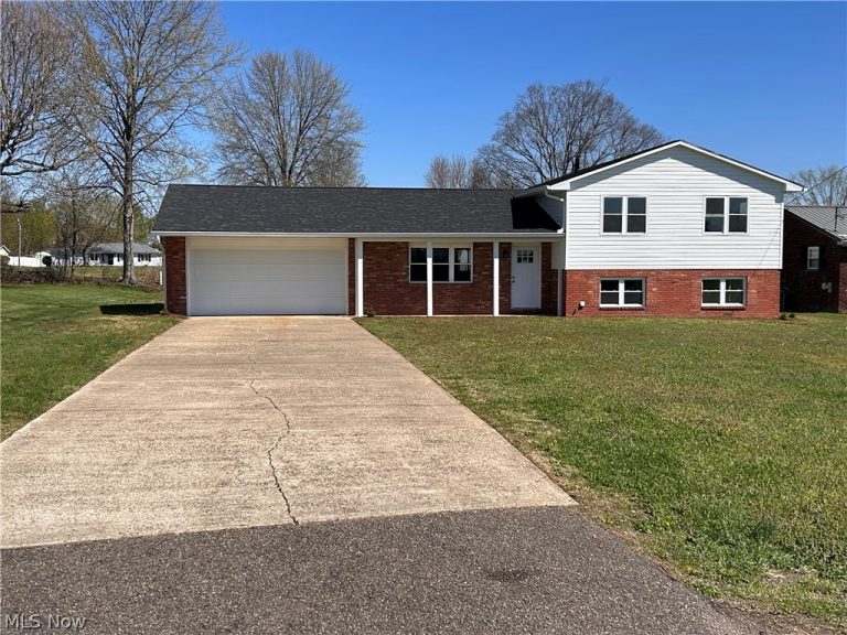 114 Devol Drive, Marietta, OH - Photo 2