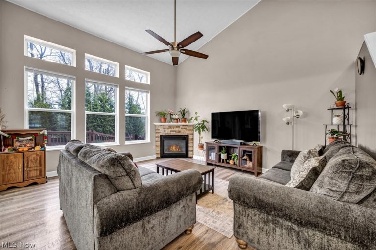 14825 Thornton Drive, North Royalton, OH - Photo 8