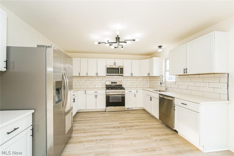 821 Nela View Road, Cleveland Heights, OH - Photo 6