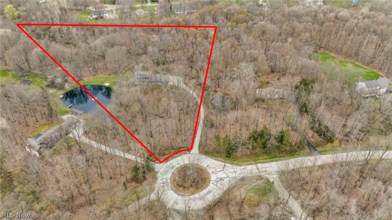 13160 Stoney Springs Drive, Chardon, OH - Photo 2