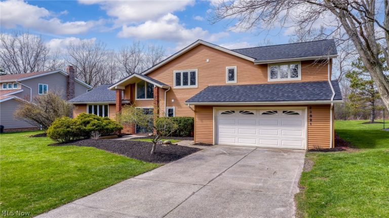 23821 Halburton Road, Beachwood, OH - Photo 2