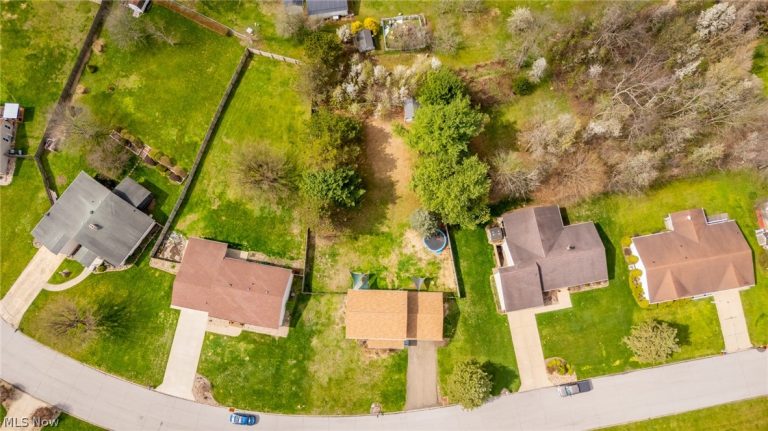 604 Pine Valley Drive, Steubenville, OH - Photo 8