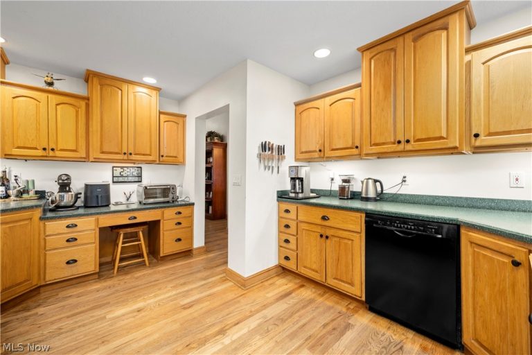 12488 Baumhart Road, Amherst, OH - Photo 6