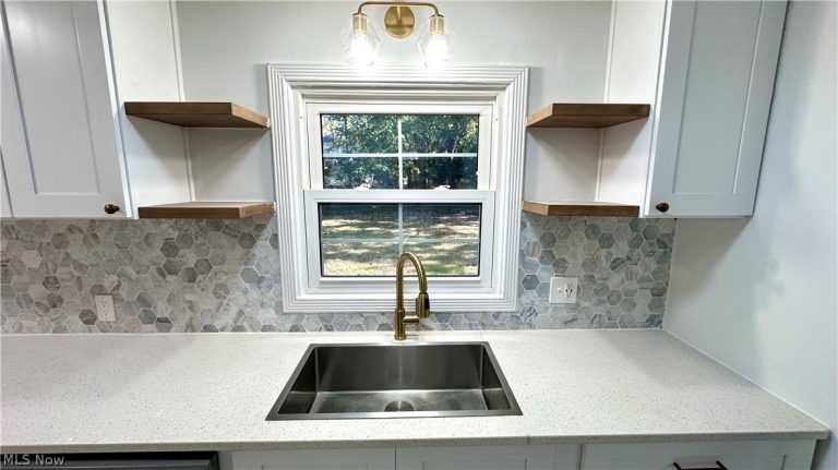 1271 Hereford Road, Cleveland Heights, OH - Photo 6