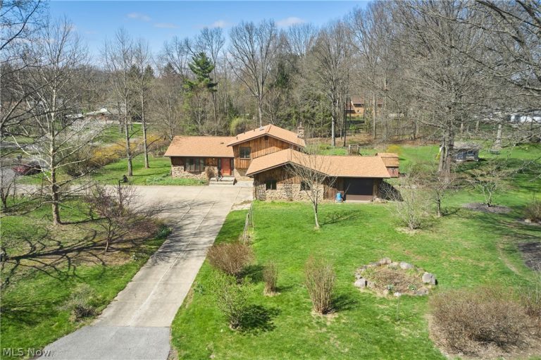 3574 Antoinette Drive, Cuyahoga Falls, OH - Photo 3