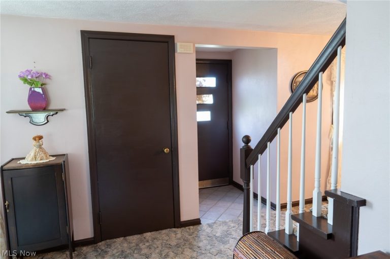 404 Heatherwood Street, North Canton, OH - Photo 3