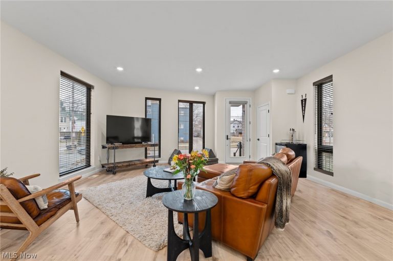 5217 Franklin Boulevard, Cleveland, OH - Photo 5