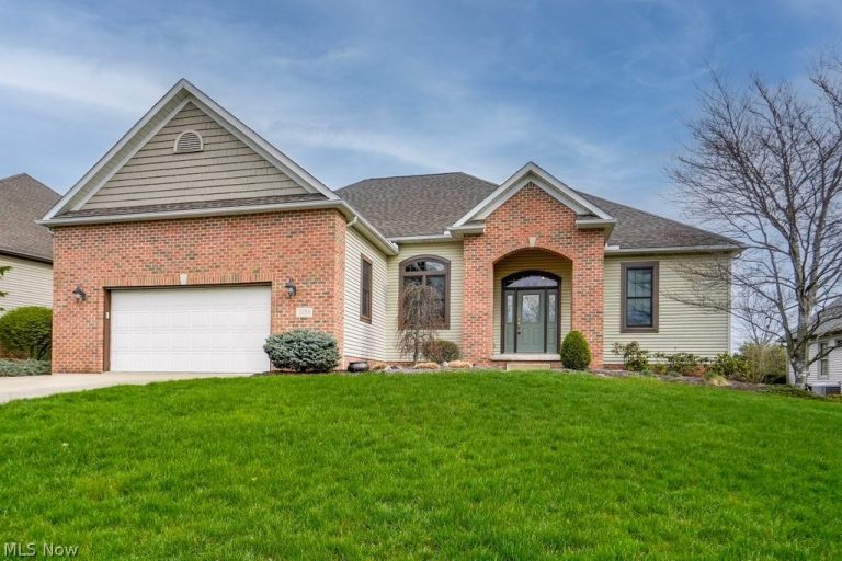 2253 Grimsby Street, North Canton, OH - Photo 2