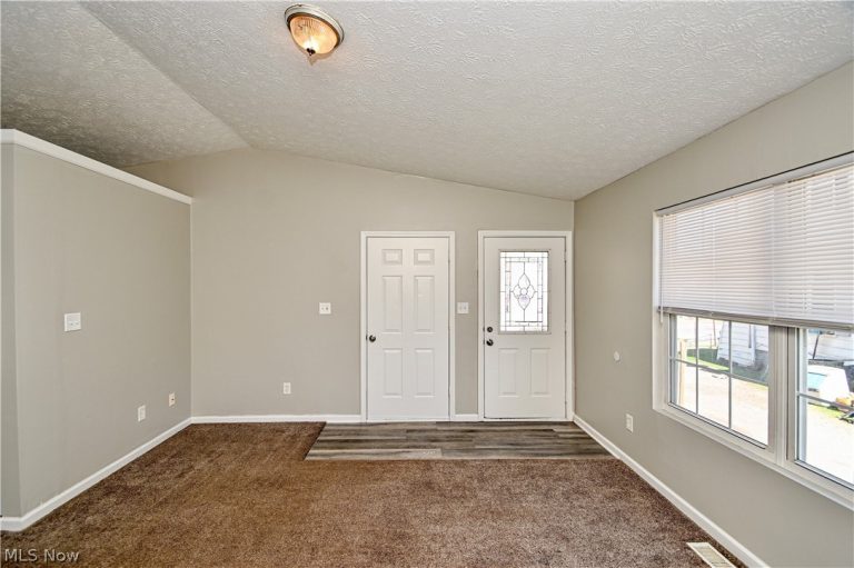 1240 Waterloo Road, Akron, OH - Photo 4