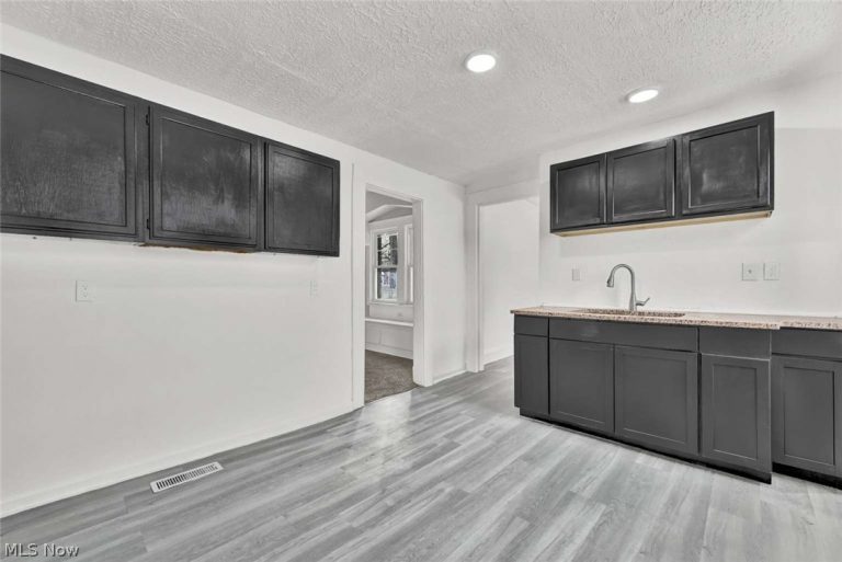 12824 Woodside Avenue, Cleveland, OH - Photo 3