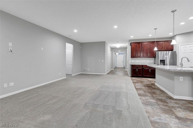 6584 Amber Way, North Ridgeville, OH - Photo 8