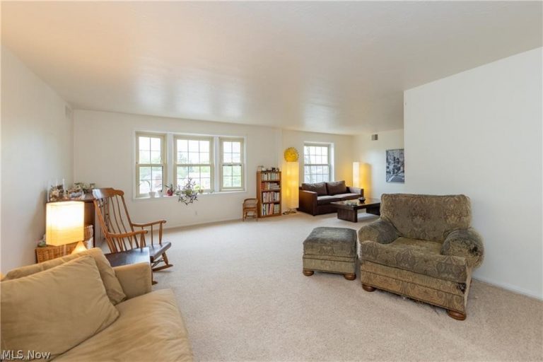 13710 Shaker Boulevard #405, Cleveland, OH - Photo 2