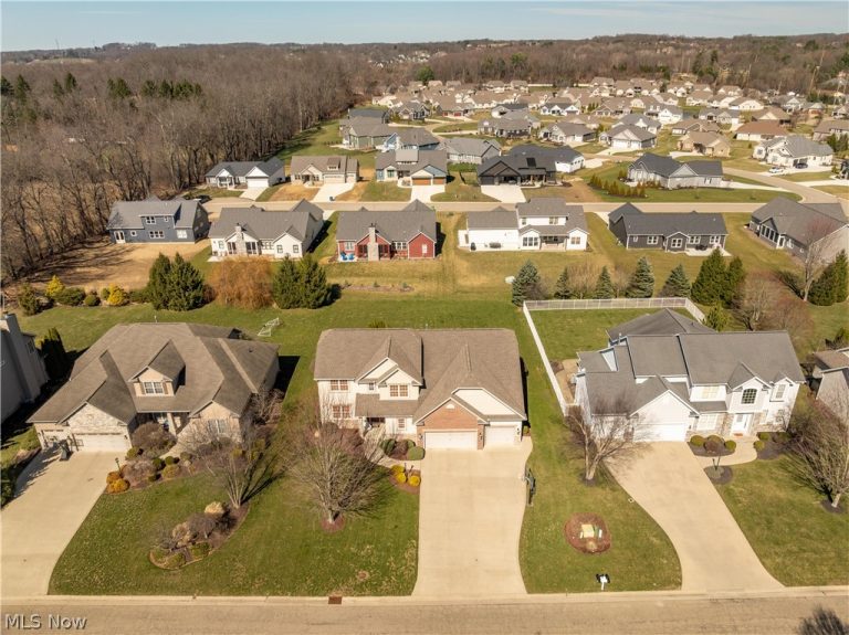 8811 Scotsbury Street, Massillon, OH - Photo 3