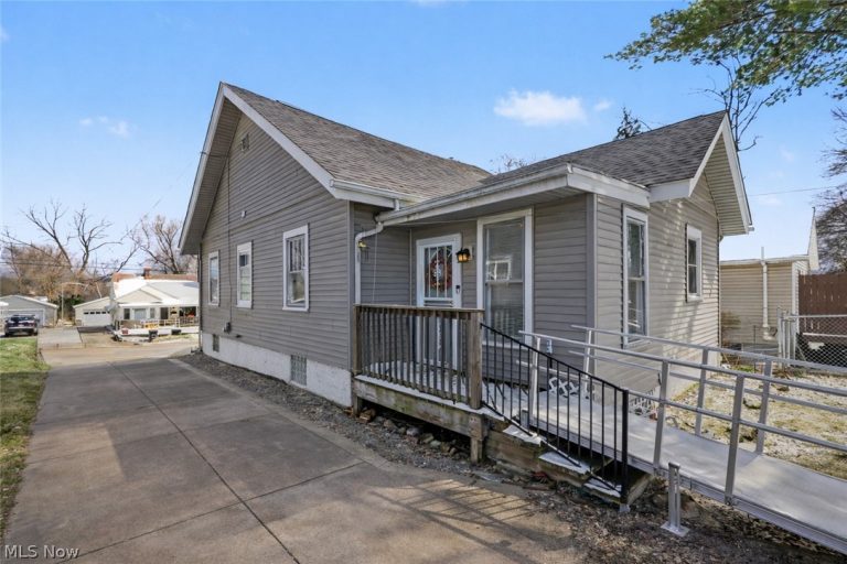 406 Moody Street, Akron, OH - Photo 3