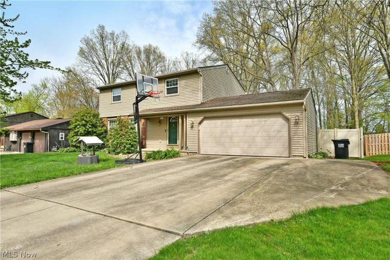 1323 Cedarwood Drive, Mineral Ridge, OH - Photo 3