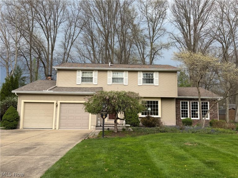 243 Greenbriar Drive, Cortland, OH - Photo 2