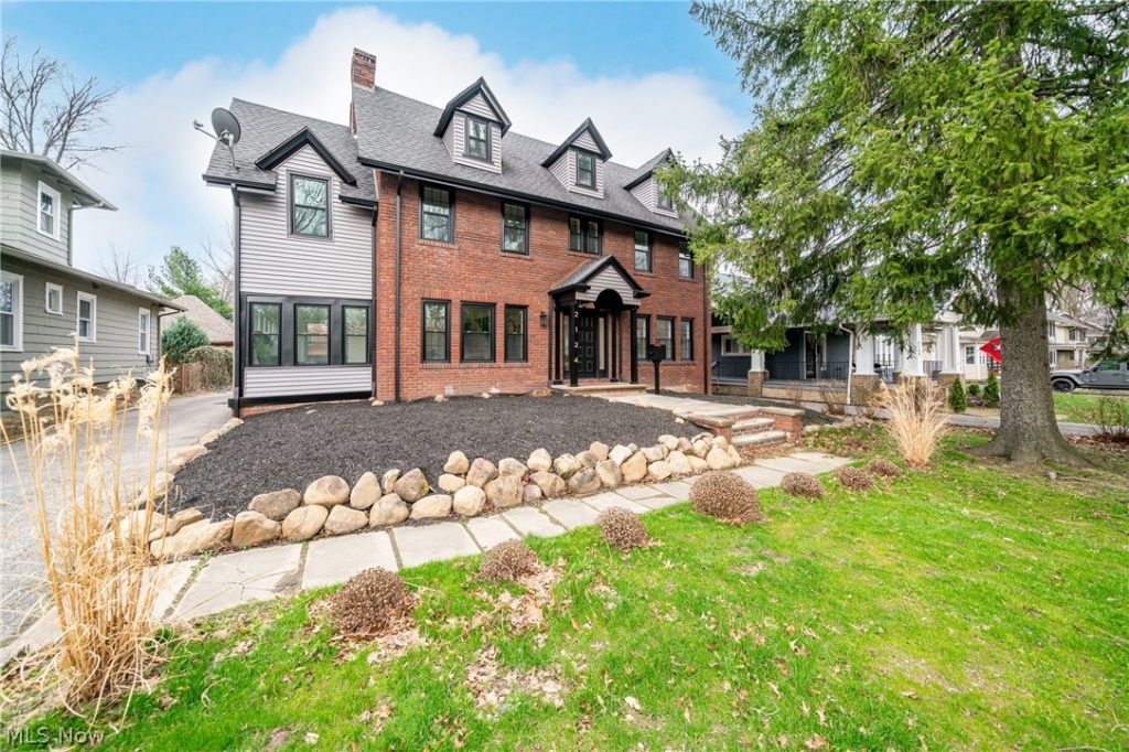 2124 Lamberton Road, Cleveland Heights, OH