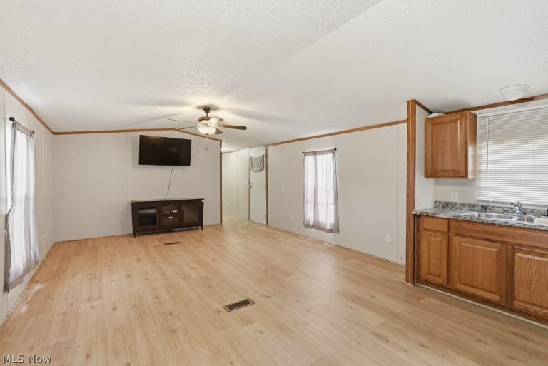 6507 Robby Lane, Ravenna, OH - Photo 8