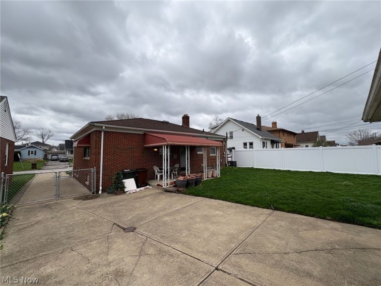 2436 Tuxedo Avenue, Parma, OH - Photo 8