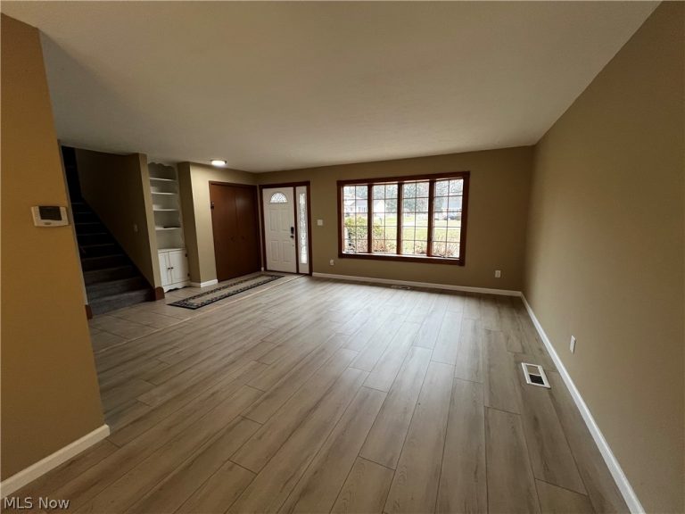 16244 Delmont Avenue, Strongsville, OH - Photo 4