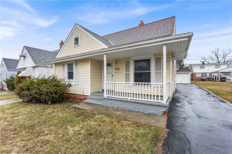 21303 Kenyon Drive, Maple Heights, OH - Photo 2