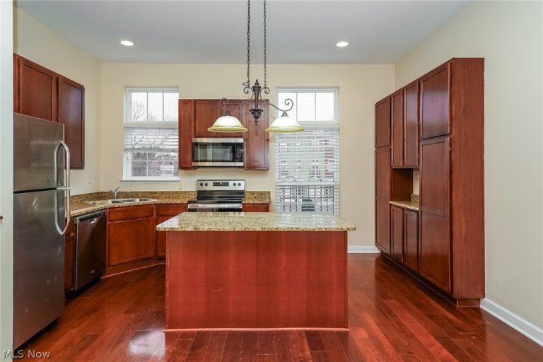 39 Grandview Drive, Rocky River, OH - Photo 3