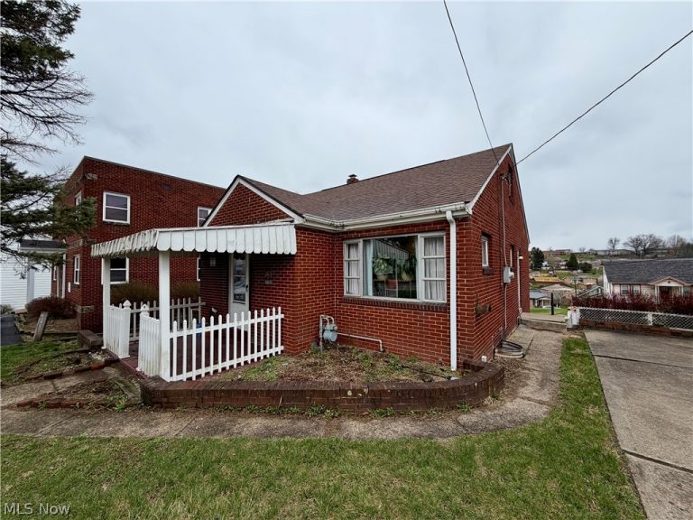 2410 Sunset Boulevard, Steubenville, OH - Photo 3