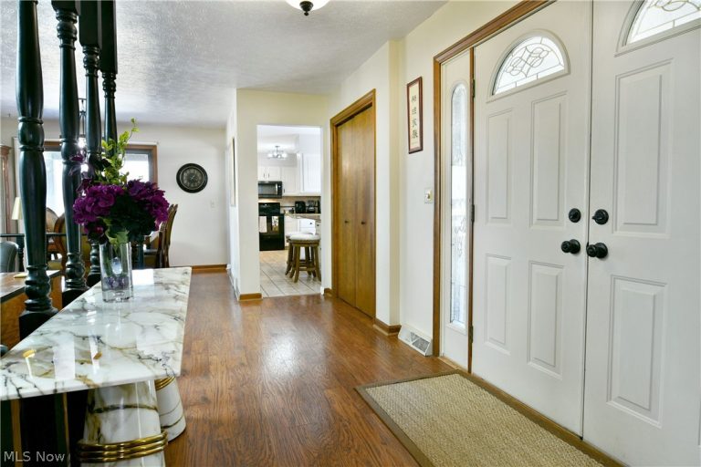 525 Sycamore Trail, Cortland, OH - Photo 4
