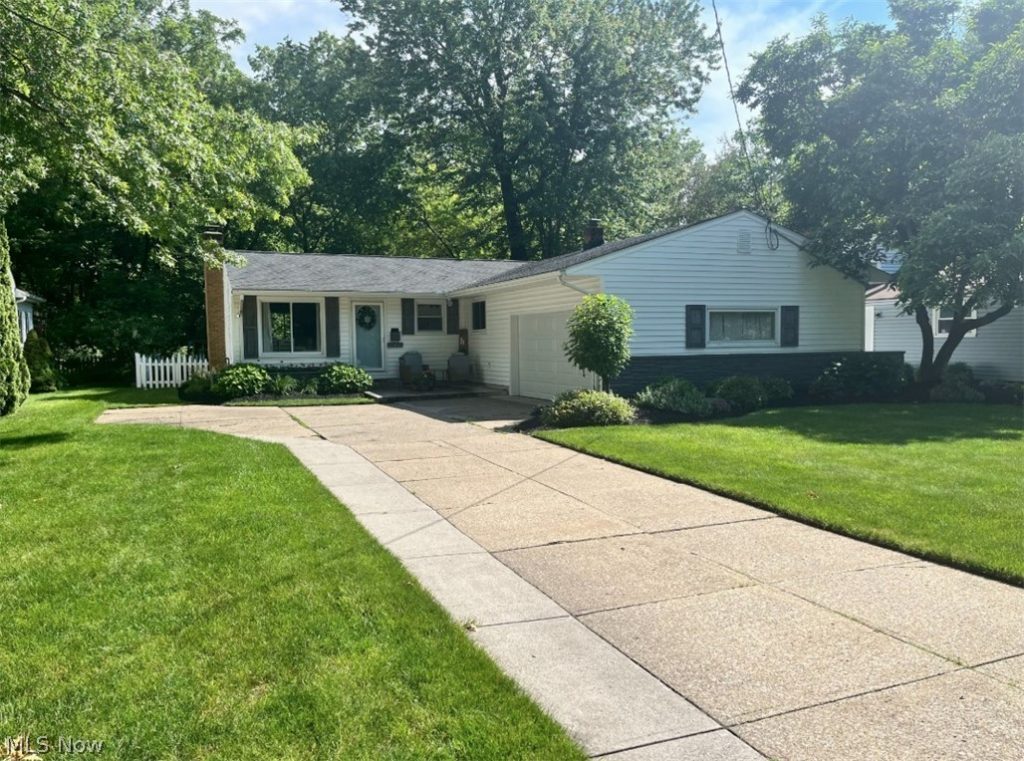 27015 Kennedy Ridge Extension, North Olmsted, OH