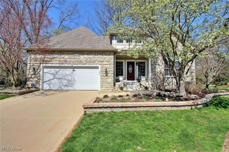 123 Hampton Court, Bratenahl, OH, 44108