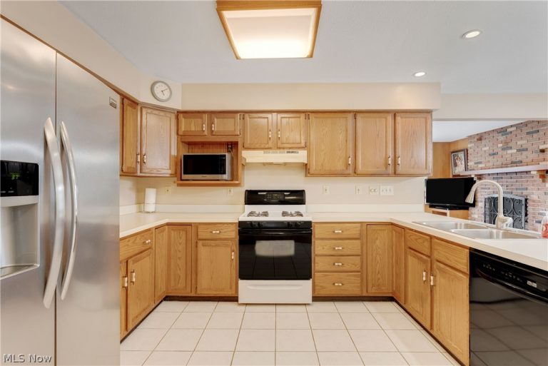17500 Alexander Road, Walton Hills, OH - Photo 6