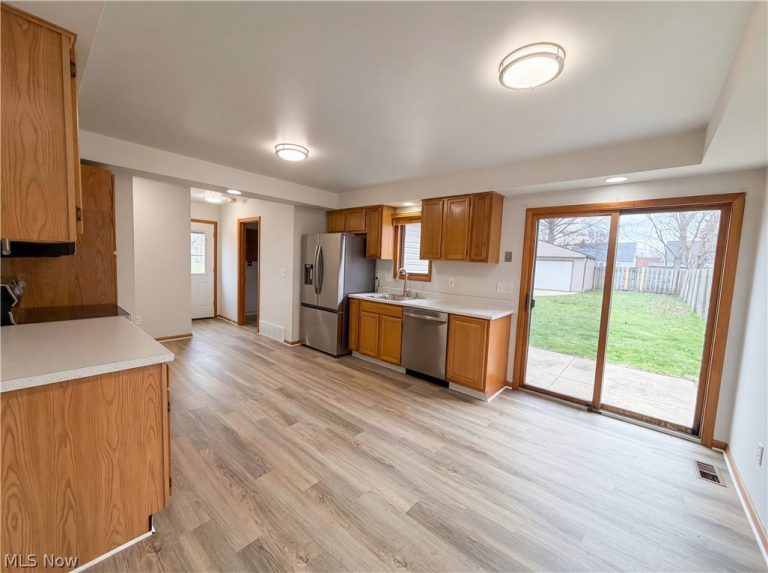 20710 Miller Avenue, Cleveland, OH - Photo 2