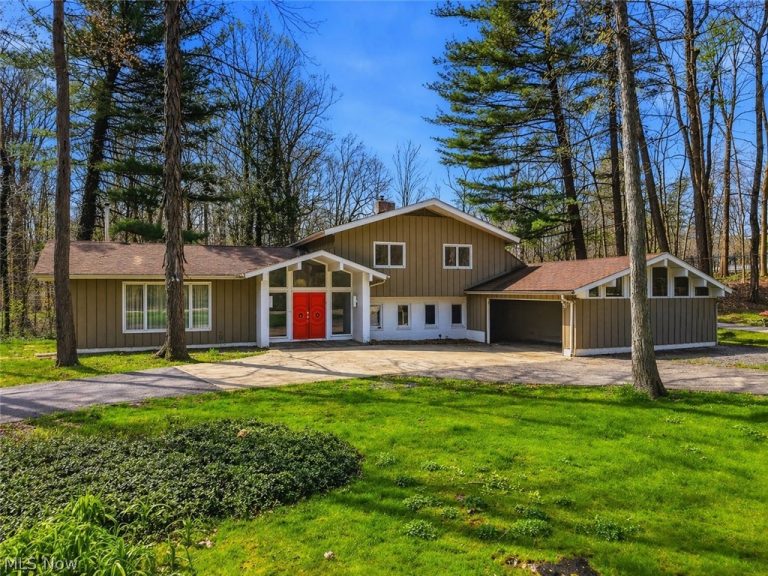 6055 Deepwood Drive, Chagrin Falls, OH, 44022