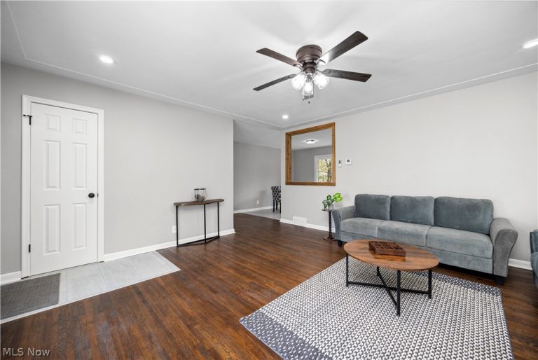 105 Woodhill Drive, Amherst, OH - Photo 5