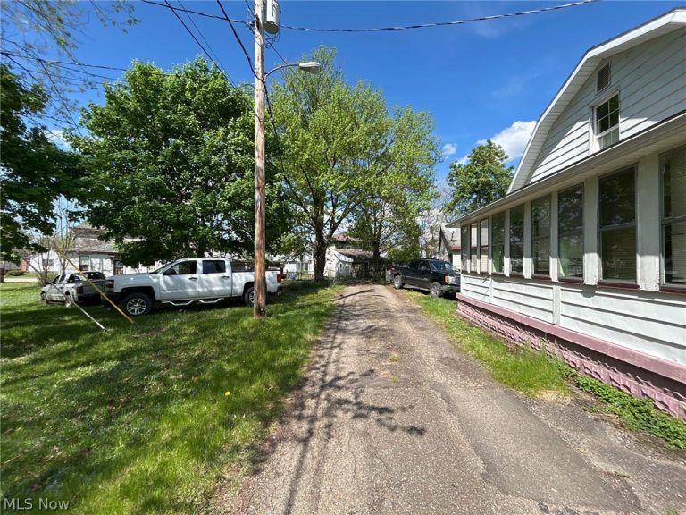 119 Belle Alley, Uhrichsville, OH - Photo 5