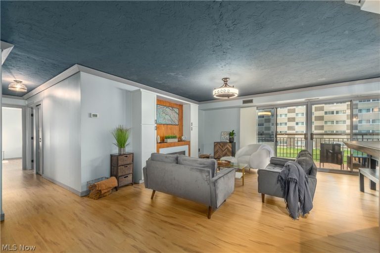 12550 Lake Avenue #201, Lakewood, OH - Photo 6