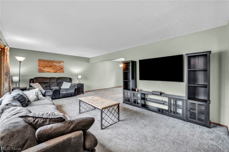 26475 Sudbury Drive, North Olmsted, OH - Photo 4
