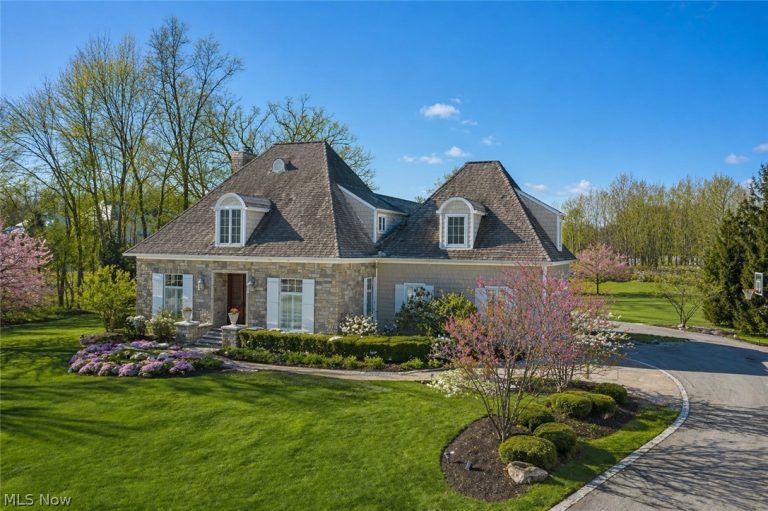 2242 Rock Creek, Akron, OH, 44333