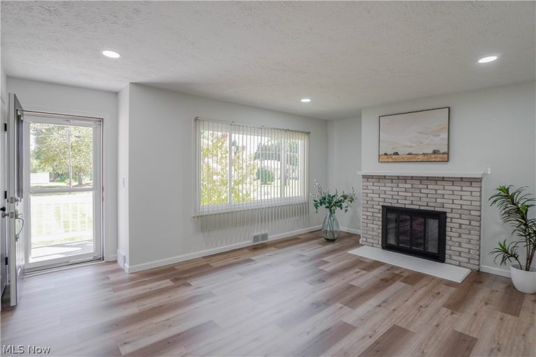 1548 Sunside Drive, Akron, OH - Photo 2