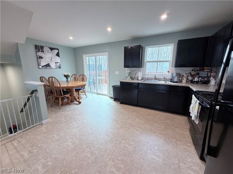 177 Raintree Lane, Painesville, OH - Photo 3