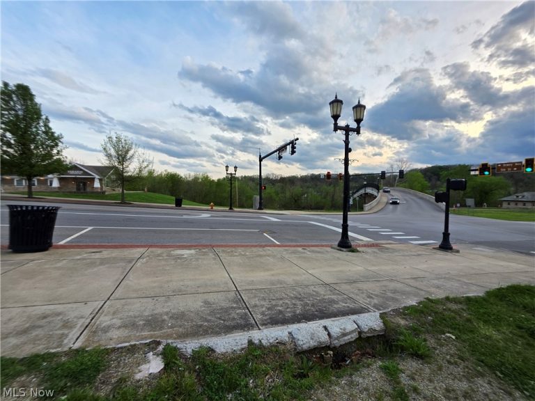 501 Wheeling Avenue, Cambridge, OH - Photo 5