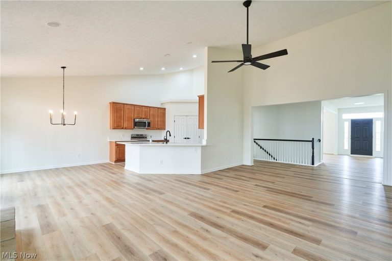 526 Paolo Circle, Canton, OH - Photo 5