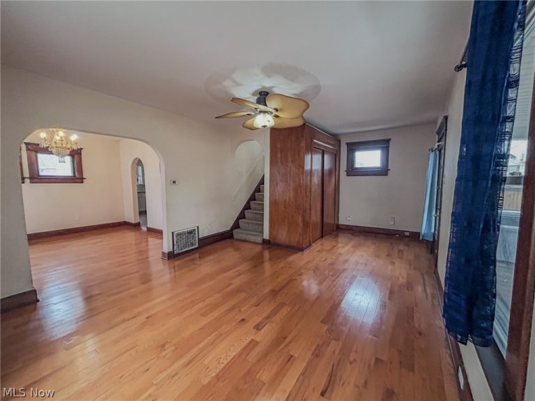 600 Robinette Court, Akron, OH - Photo 6