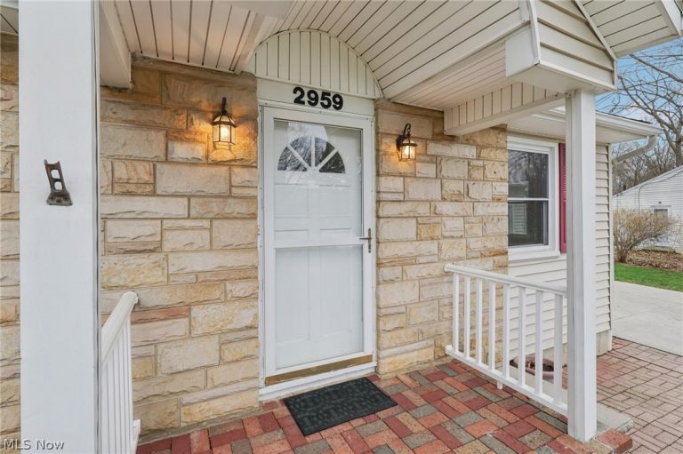 2959 Stanley Road, Fairlawn, OH - Photo 2