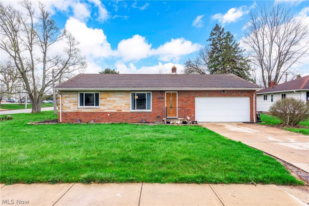 25787 Ranchview Avenue, North Olmsted, OH