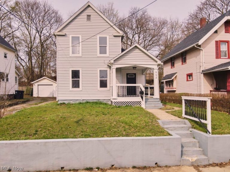 994 Moeller Avenue, Akron, OH - Photo 2