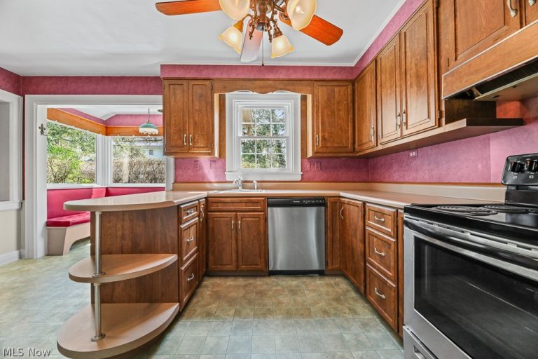 1134 Glamorgan Street, Alliance, OH - Photo 6