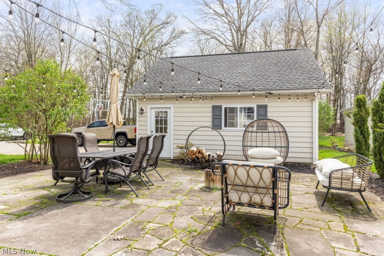 24603 Oakland Road, Bay Village, OH - Photo 8